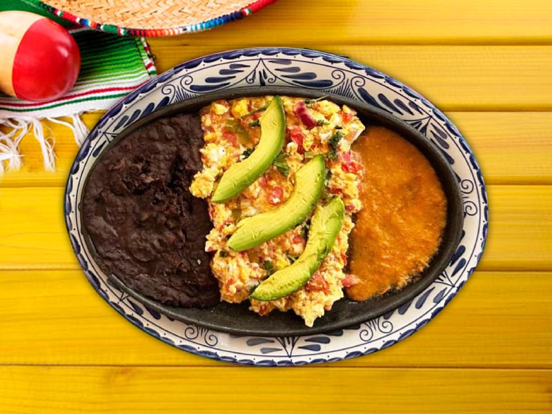 Huevos a la Mexicana con Tortillas